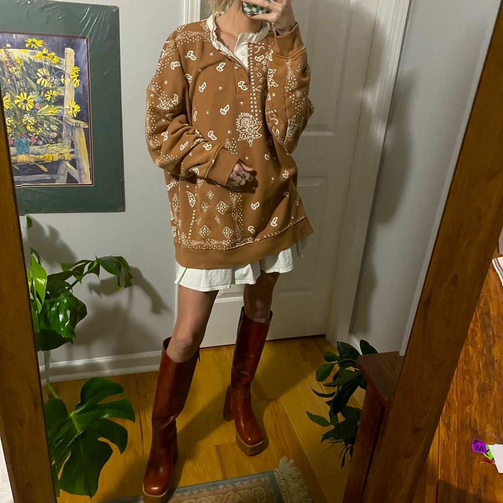 3 for $25 No boundaries Brown Paisley Crew